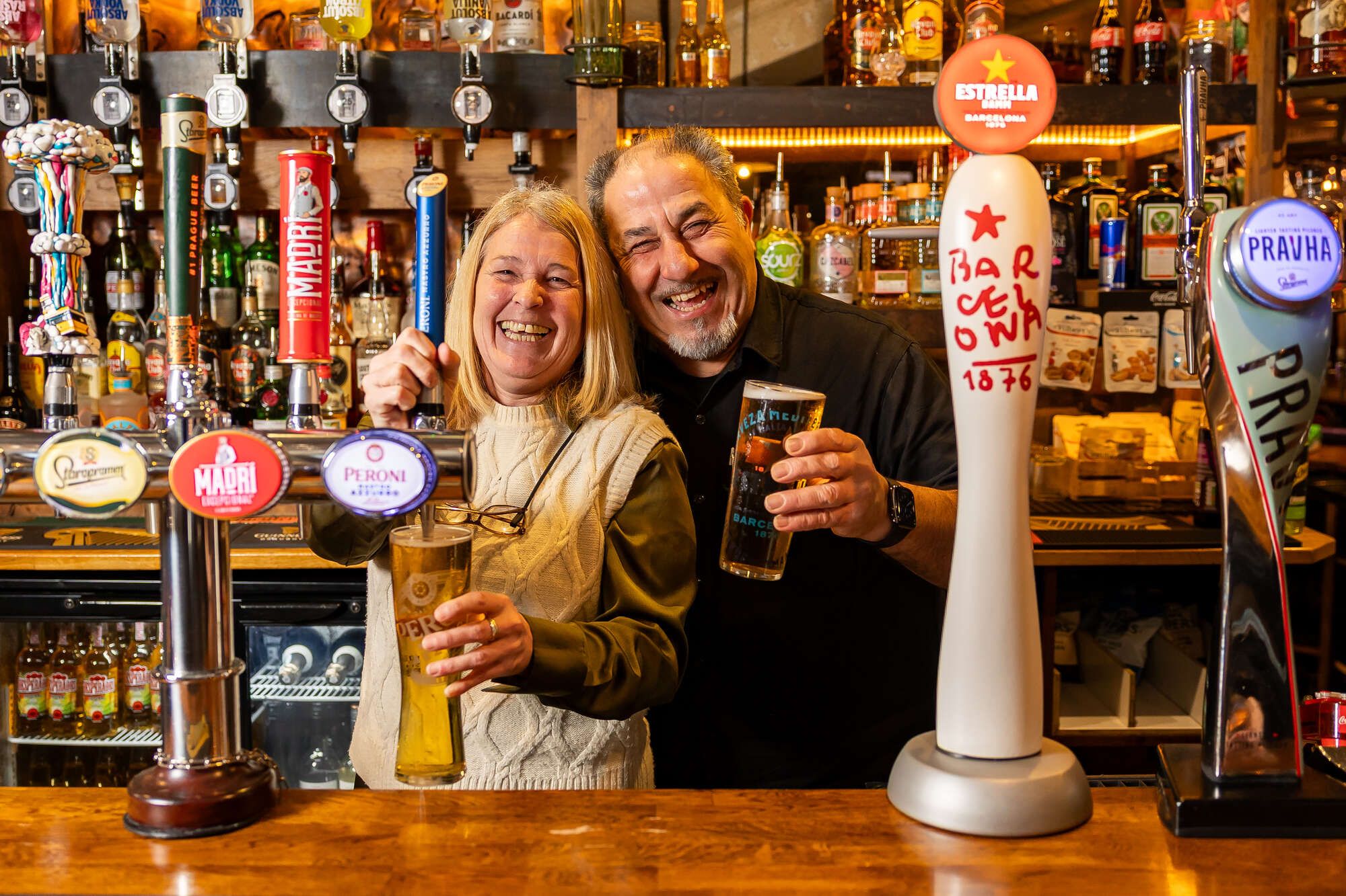 GM & staff pouring pints behind the bar in newport - Smiles